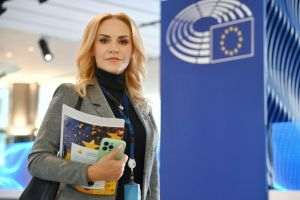 Gabriela Firea renunţă la conducerea PSD Bucureşti în favoarea lui Daniel Băluţă